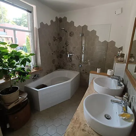 En Homestay With Private Top Floor, 3 Bedrooms, Bathroom, Kitchenette, Host Stays Downstairs With A Cat And 2 Small Dogs --- Cs Soukrome Horni Patro, 3 Loznice, Koupelna, Varic, Balkon - Prizemi Sdilene S Hostitelem, Kockou A 2 Malymi Psy Zlín Exterior photo