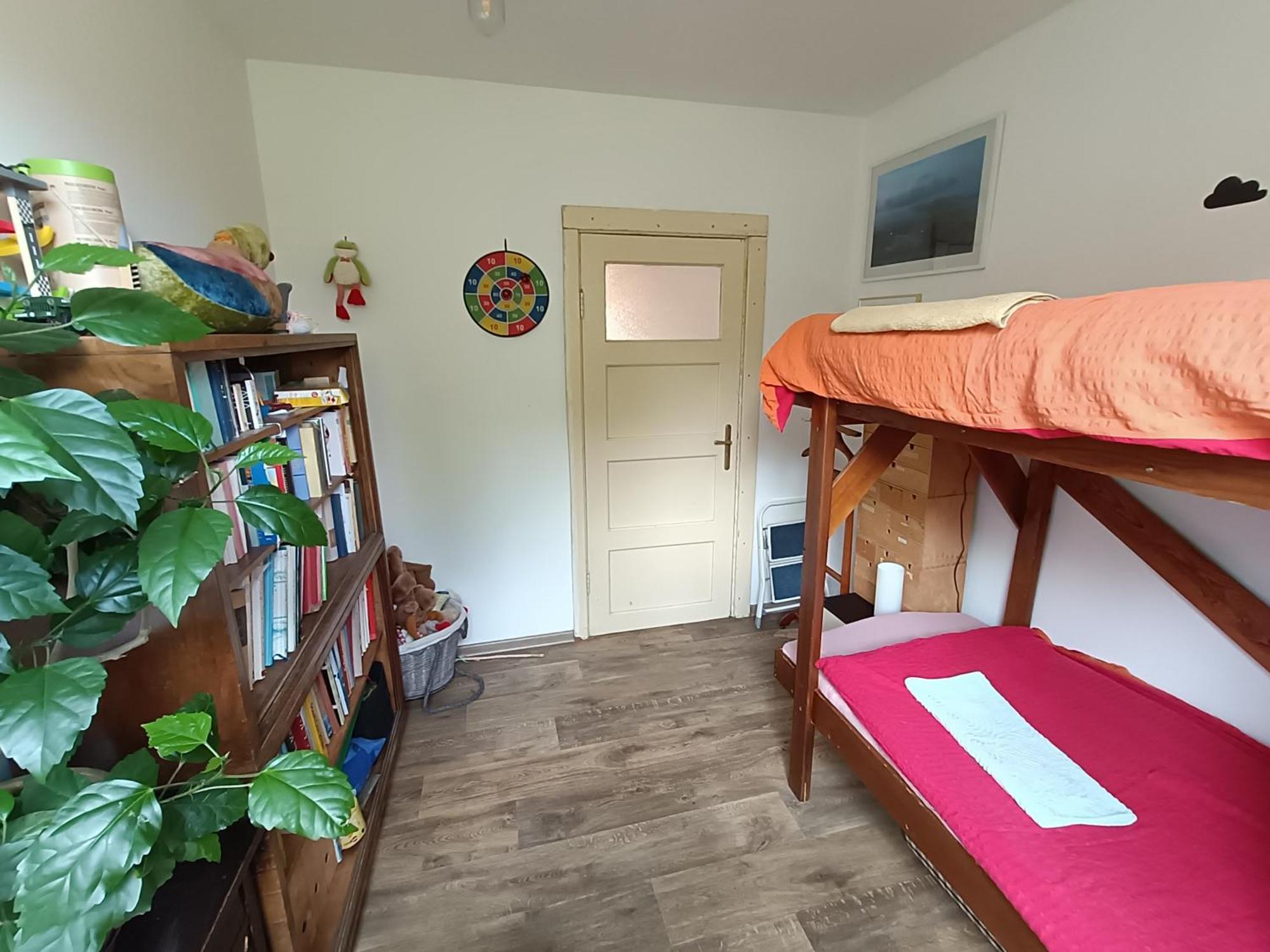 Villa En With Private Floor, 3 Bedrooms, Bathroom, Kitchenette, Host Downstairs With A Cat And 2 Small Dogs --- Cs Soukrome Horni Patro, 3 Loznice, Koupelna, Varic, Balkon - Prizemi Sdilene S Hostitelem, Kockou A 2 Malymi Psy *